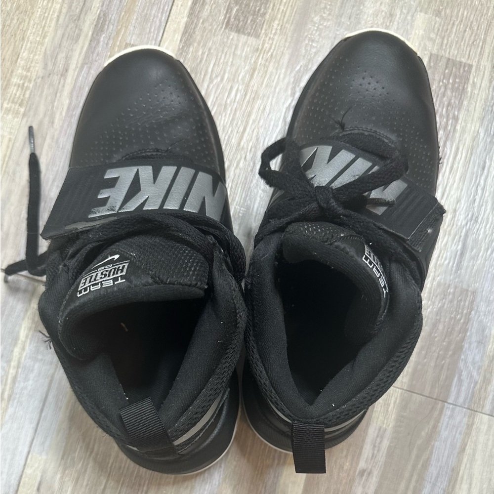 Nike Team Hustle D8 Black Basketball Shoes, Size 6Y - Picture 7 of 15